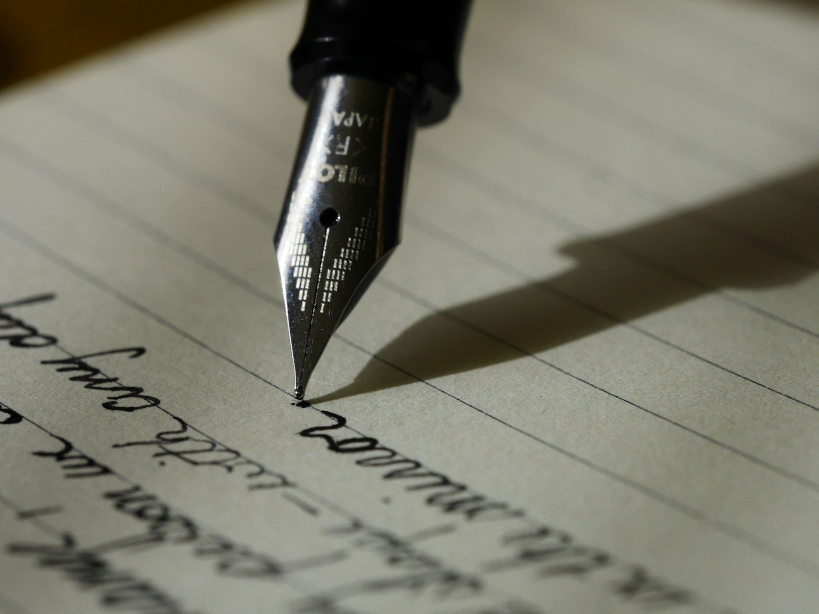 Handwritten note and pen on a desk: the CampaignCNX+ SMS marketing support team replies in person, not via chatbot