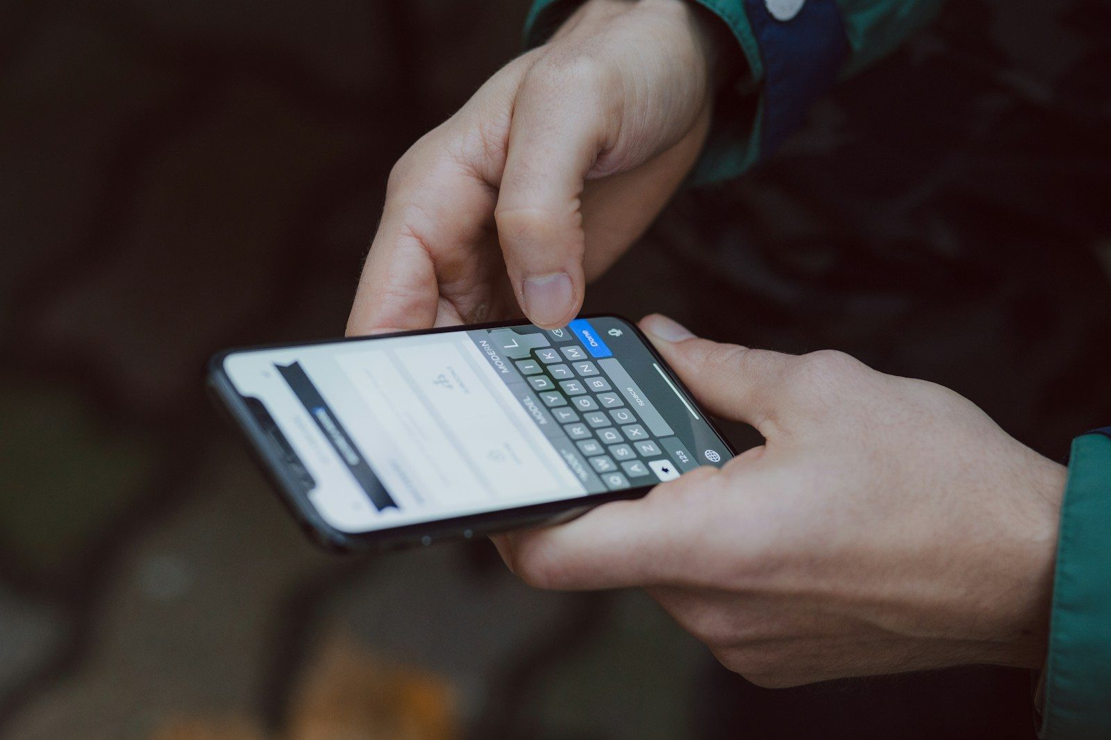 Smartphone showing an SMS marketing notification: the high-engagement audience CampaignCNX+ customers reach